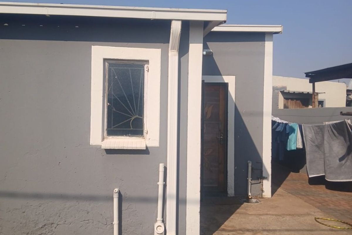 House To Rent in Protea Glen, Soweto - Photo 2