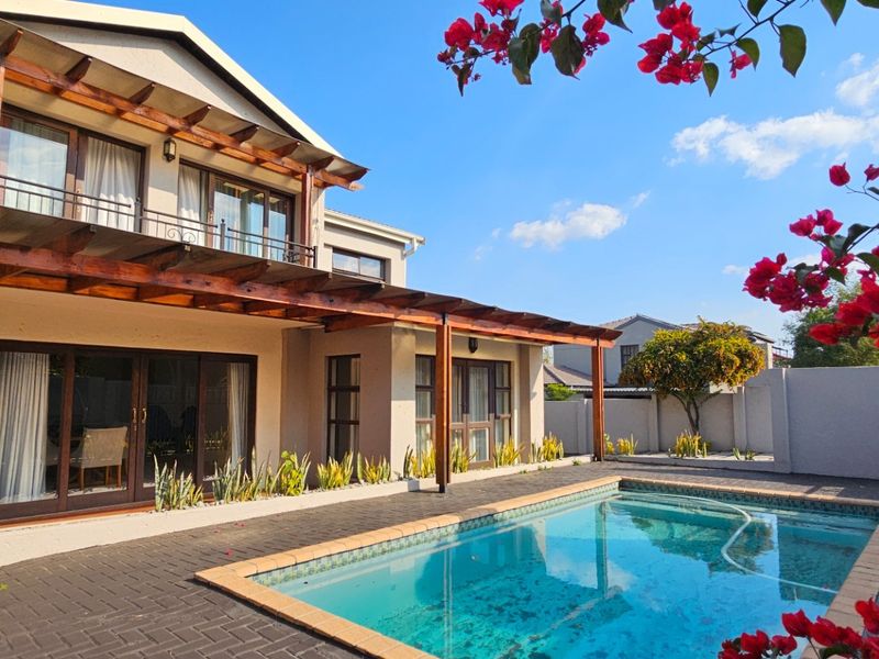 BEAUTIFUL PROPERTY IN POPULAR SECURITY ESTATE - READY TO BE OCCUPIED - Photo 1