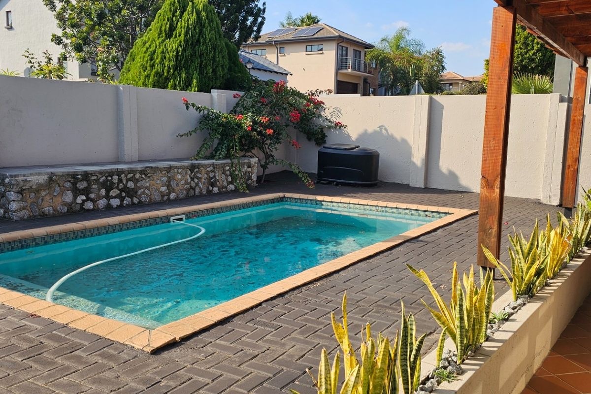 BEAUTIFUL PROPERTY IN POPULAR SECURITY ESTATE - READY TO BE OCCUPIED - Photo 2