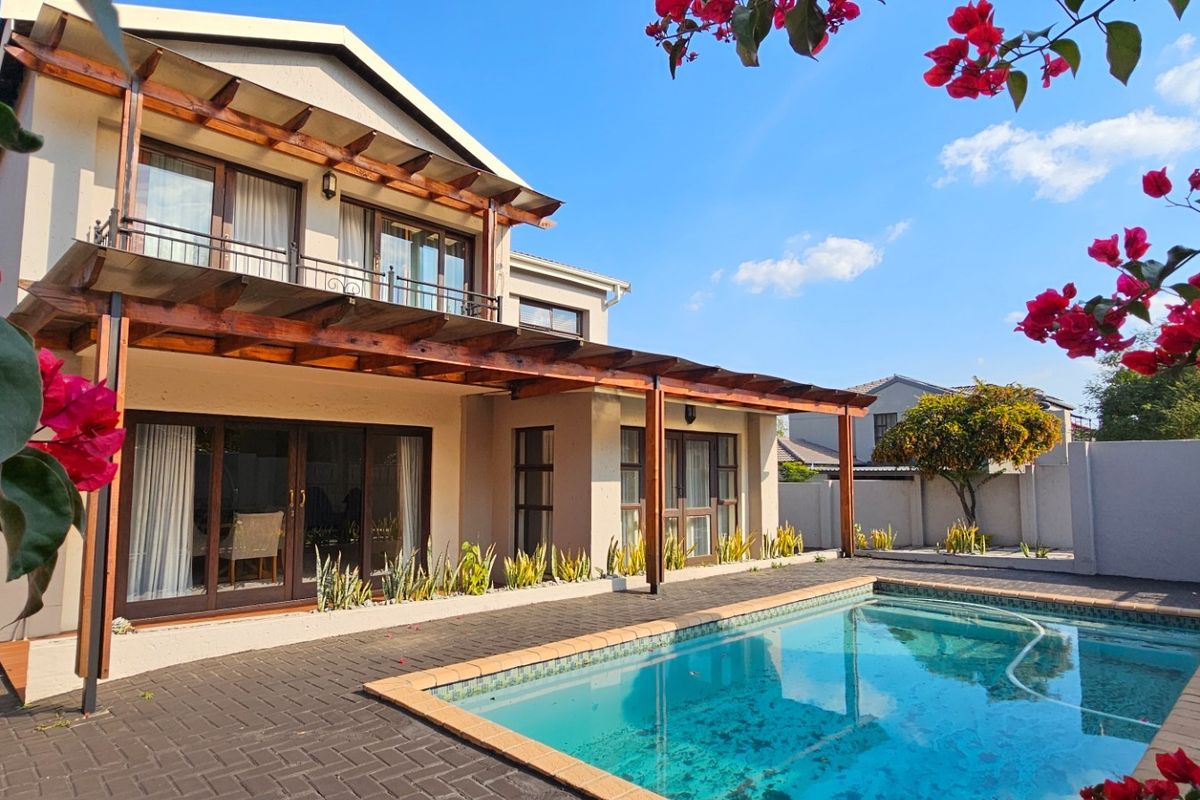 BEAUTIFUL PROPERTY IN POPULAR SECURITY ESTATE - READY TO BE OCCUPIED - Photo 5