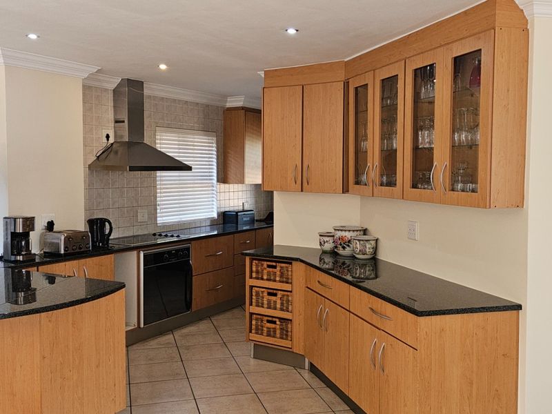 BEAUTIFUL PROPERTY IN POPULAR SECURITY ESTATE - READY TO BE OCCUPIED - Photo 8