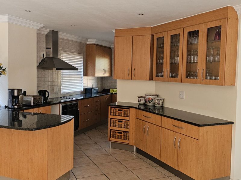 BEAUTIFUL PROPERTY IN POPULAR SECURITY ESTATE - READY TO BE OCCUPIED - Photo 7