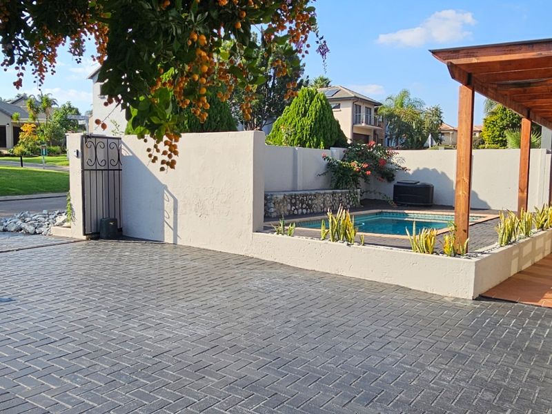BEAUTIFUL PROPERTY IN POPULAR SECURITY ESTATE - READY TO BE OCCUPIED - Photo 6