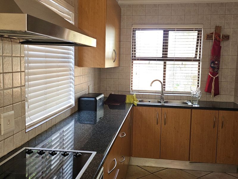 BEAUTIFUL PROPERTY IN POPULAR SECURITY ESTATE - READY TO BE OCCUPIED - Photo 10