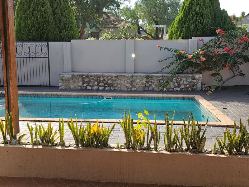 BEAUTIFUL PROPERTY IN POPULAR SECURITY ESTATE - READY TO BE OCCUPIED - Photo 4