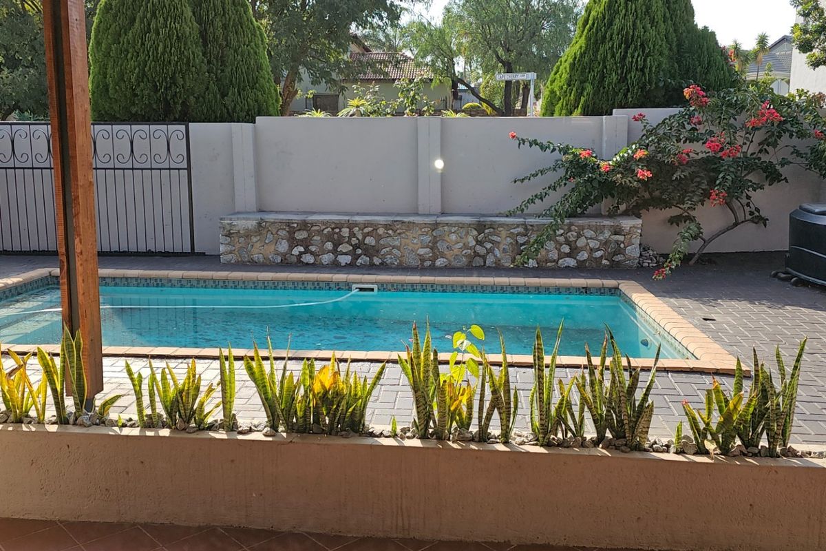 BEAUTIFUL PROPERTY IN POPULAR SECURITY ESTATE - READY TO BE OCCUPIED - Photo 4