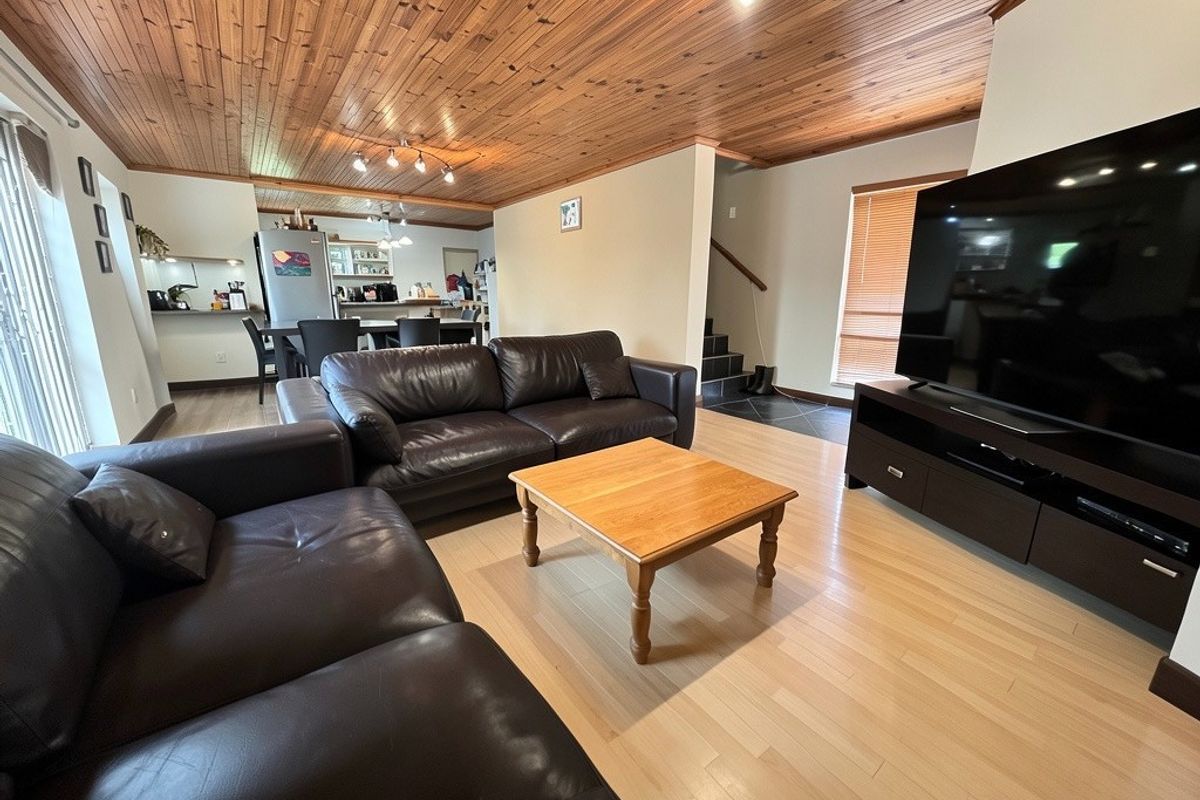 3 Bedroom Double-Storey Family Home!!! - Photo 3