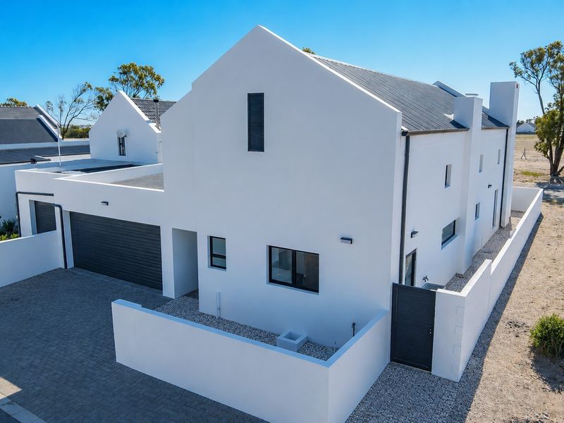 Cooler by the Coast - Your Urban Paradise Awaits! - Photo 2
