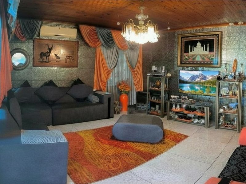 ELEGANT HILLTOP FAMILY HOME WITH ENTERTAINMENT PARADISE - Photo 6