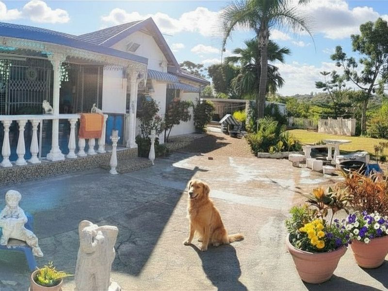 ELEGANT HILLTOP FAMILY HOME WITH ENTERTAINMENT PARADISE - Photo 4