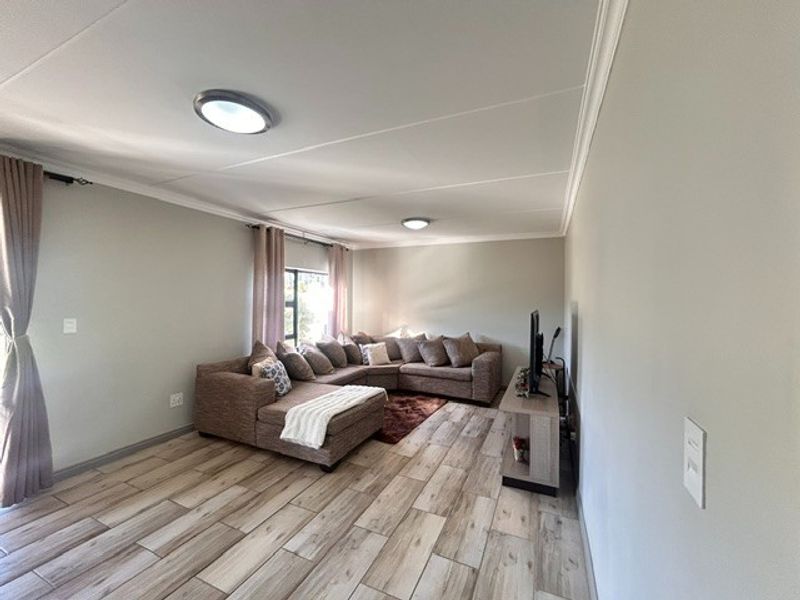 Townhouse For Sale in Carlswald Estate, Midrand - Photo 6