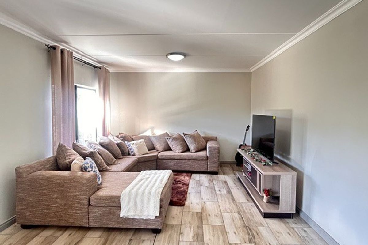 Townhouse For Sale in Carlswald Estate, Midrand - Photo 5