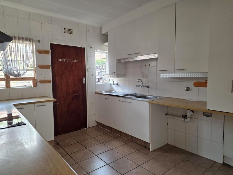 3 bedroom for Sale in Birchleigh North - Photo 2