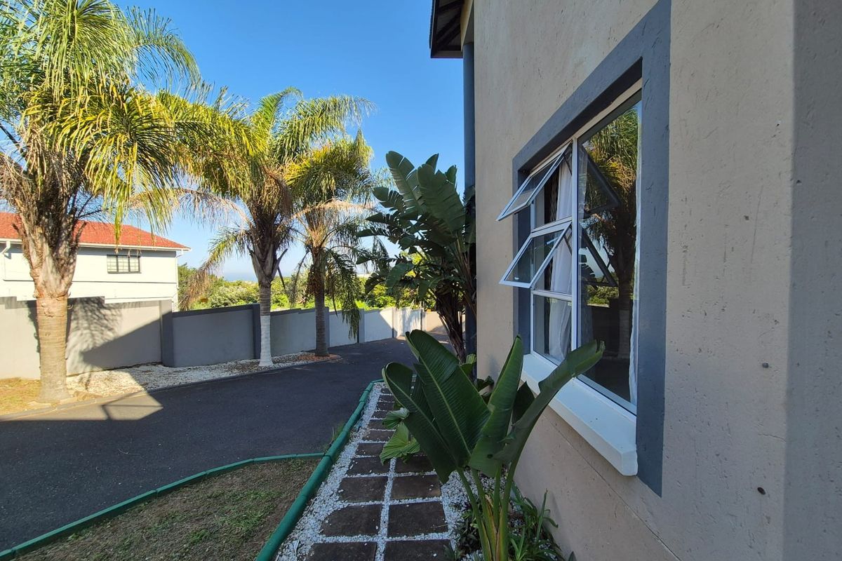 Beautiful 4 bedroom Home For Sale in Shelly Beach with additional Flatlet - Photo 3