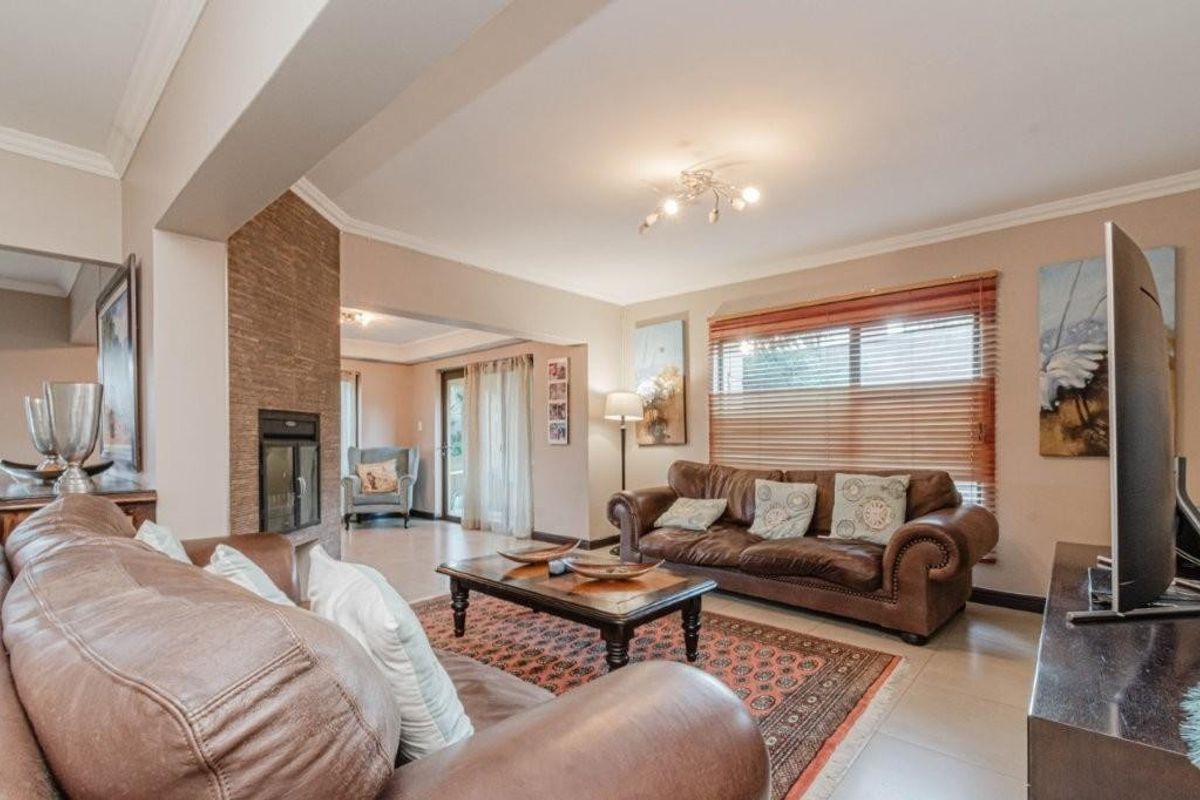 Townhouse For Sale in Noordhang, Randburg - Photo 2