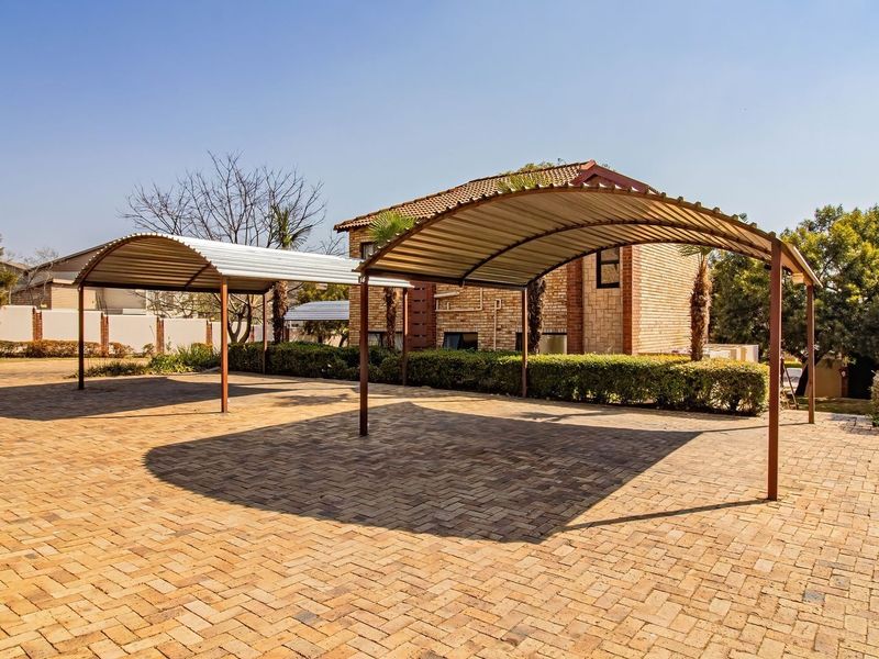 Apartment For Sale in Witkoppen, Sandton - Photo 2