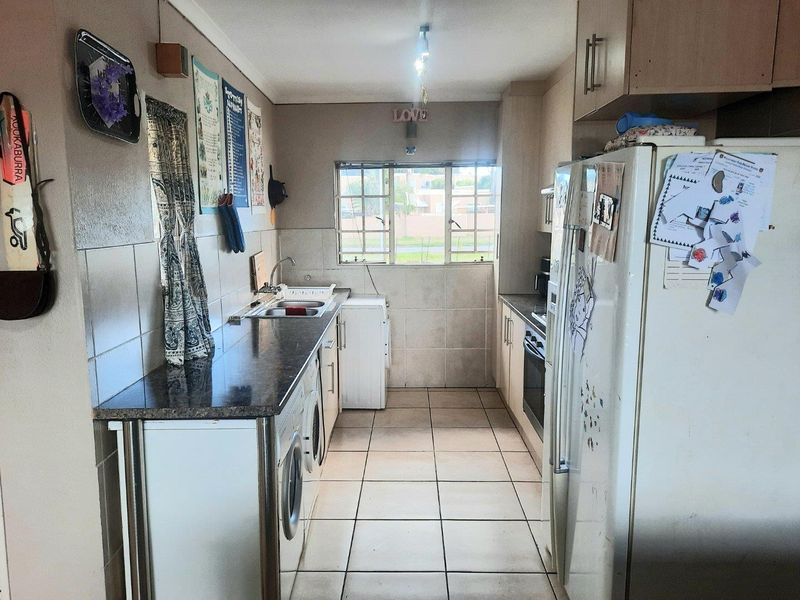 Apartment For Sale in Radiokop, Roodepoort - Photo 10