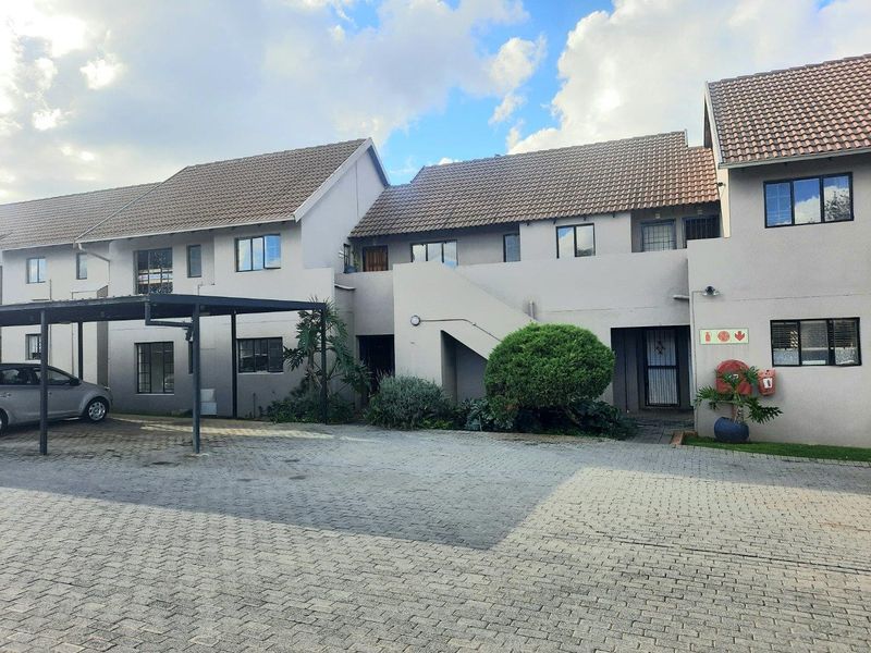 Apartment For Sale in Radiokop, Roodepoort - Photo 2