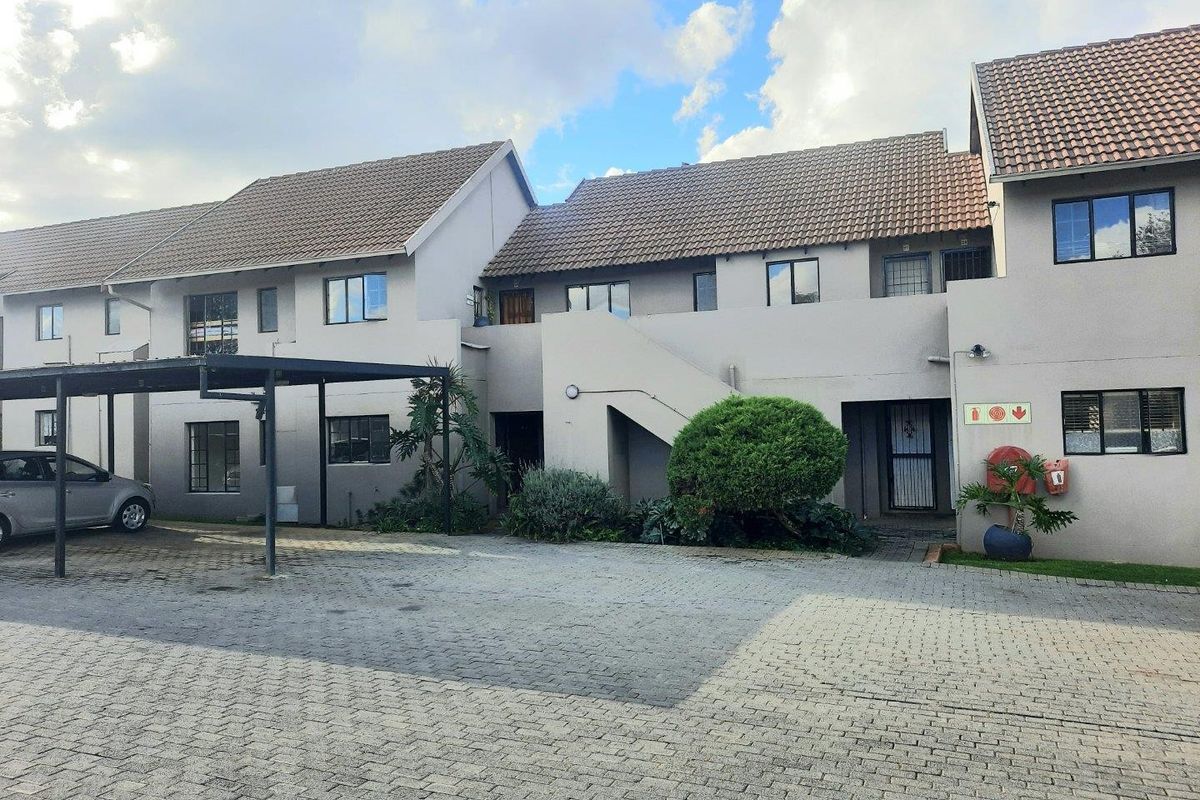 Apartment For Sale in Radiokop, Roodepoort - Photo 2