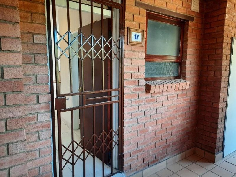 Apartment For Sale in Honeydew Manor, Roodepoort - Photo 4