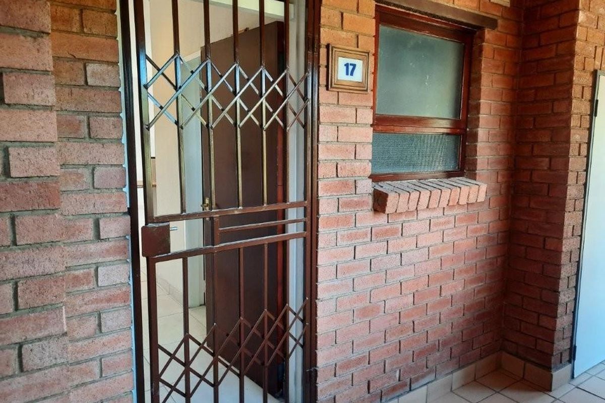 Apartment For Sale in Honeydew Manor, Roodepoort - Photo 4