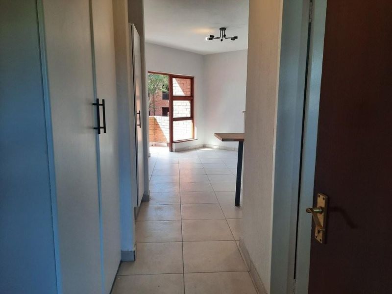 Apartment For Sale in Honeydew Manor, Roodepoort - Photo 5