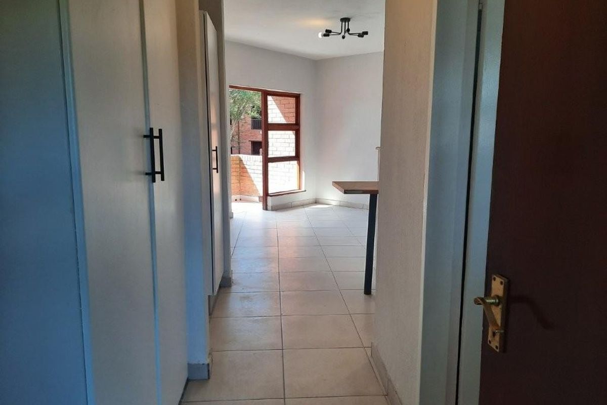 Apartment For Sale in Honeydew Manor, Roodepoort - Photo 5