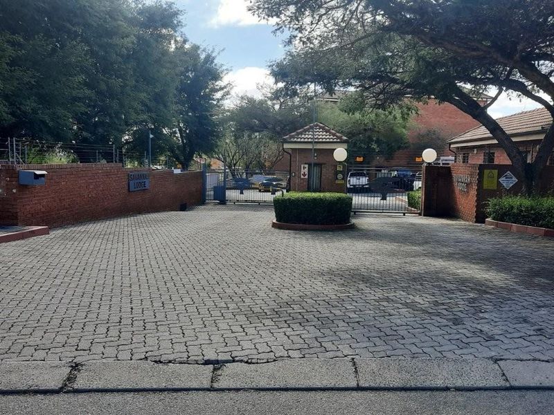 Apartment For Sale in Honeydew Manor, Roodepoort - Photo 2