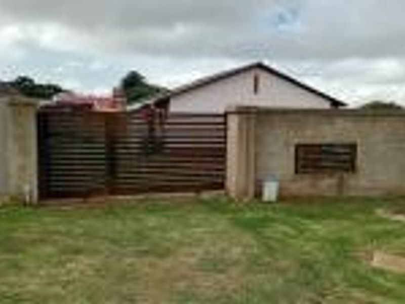 House For Sale in Lenasia South - Photo 4