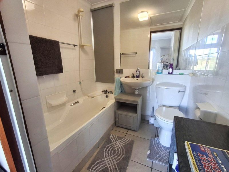 Apartment For Sale in Stilbaai Wes, Stilbaai - Photo 9