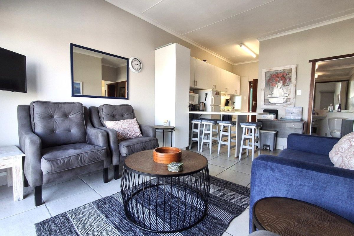 Apartment For Sale in Stilbaai Wes, Stilbaai - Photo 2