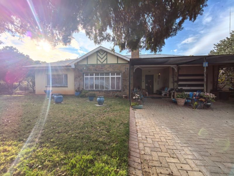 A Generational Gem Waiting For Your Personal Touch in Verwoerdpark, Kimberley - Photo 1