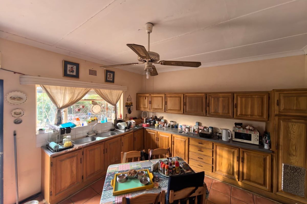 A Generational Gem Waiting For Your Personal Touch in Verwoerdpark, Kimberley - Photo 4