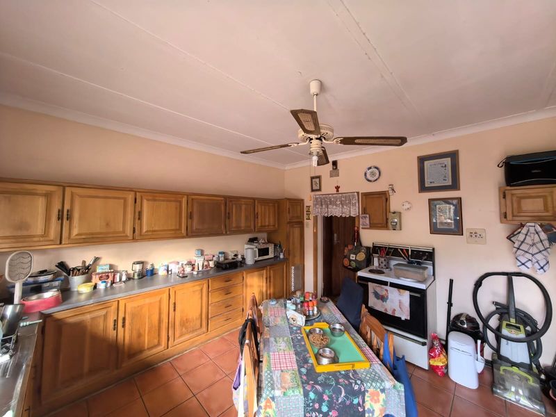 A Generational Gem Waiting For Your Personal Touch in Verwoerdpark, Kimberley - Photo 3