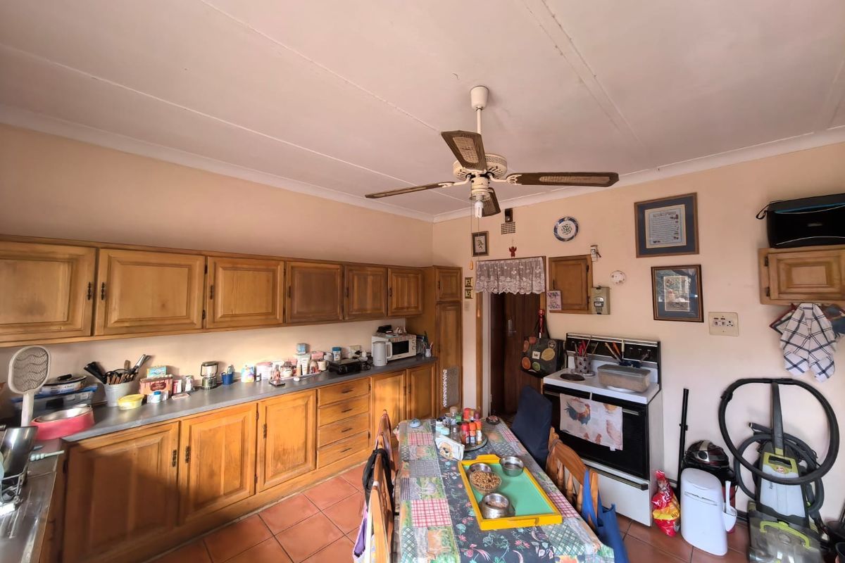 A Generational Gem Waiting For Your Personal Touch in Verwoerdpark, Kimberley - Photo 3