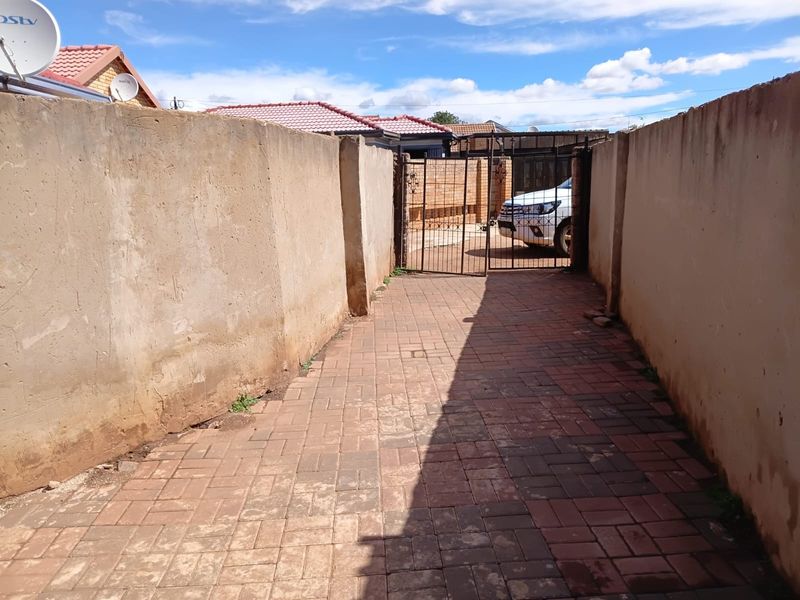 House For Sale in Protea Glen, Soweto - Photo 10