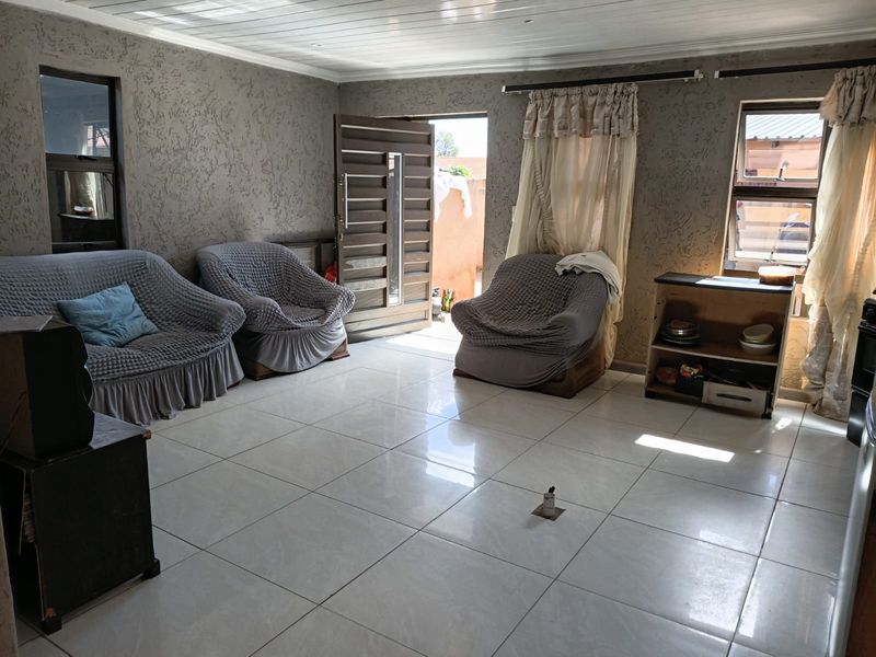 House For Sale in Protea Glen, Soweto - Photo 3