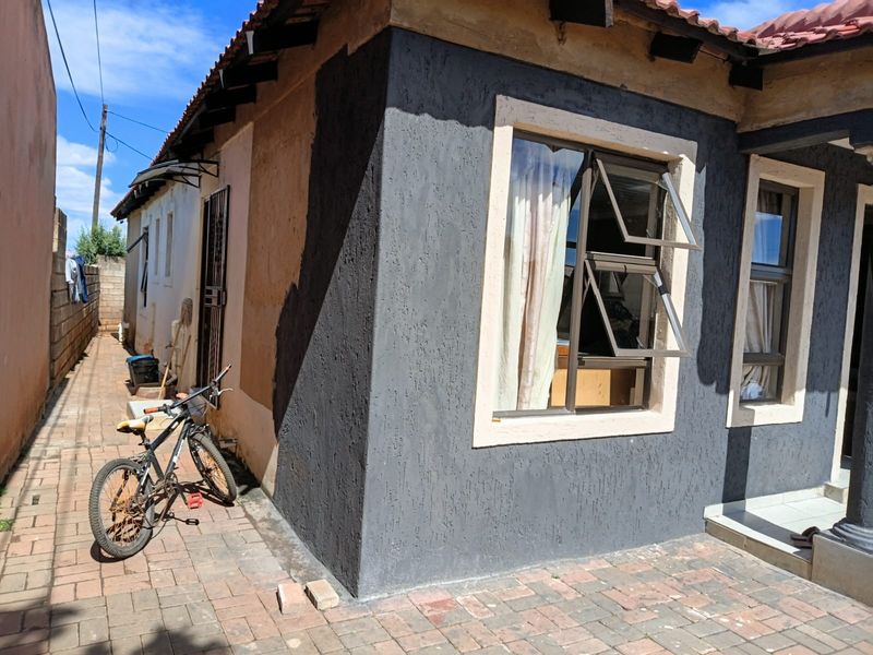 House For Sale in Protea Glen, Soweto - Photo 4