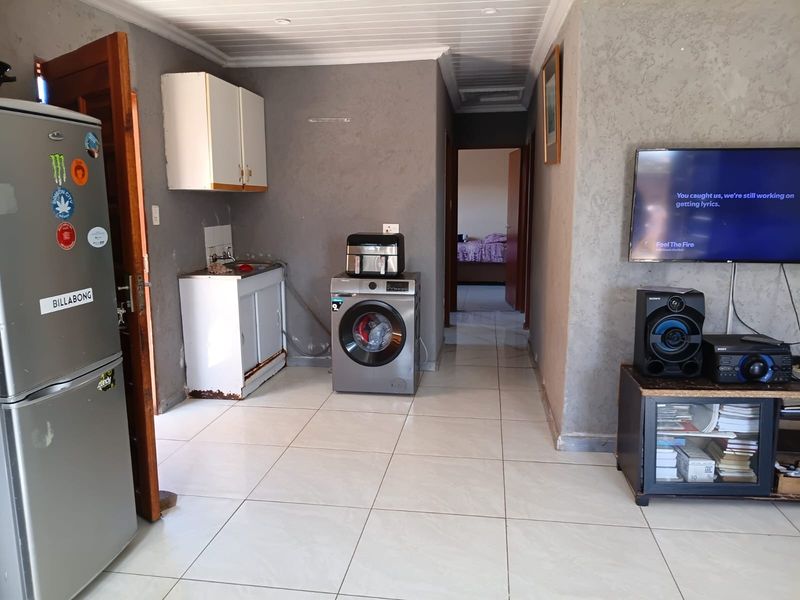 House For Sale in Protea Glen, Soweto - Photo 2