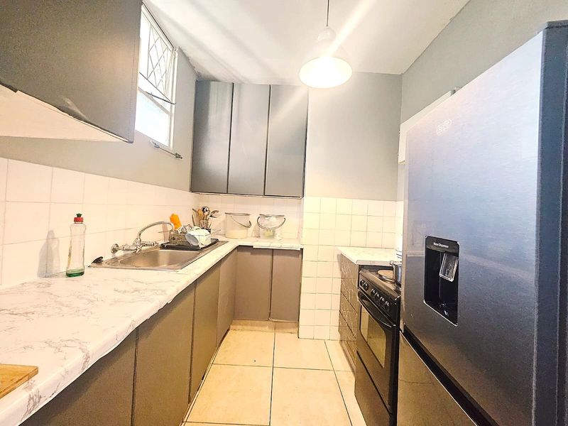 Apartment For Sale in Glenwood, Durban, KwaZulu-Natal - Photo 2