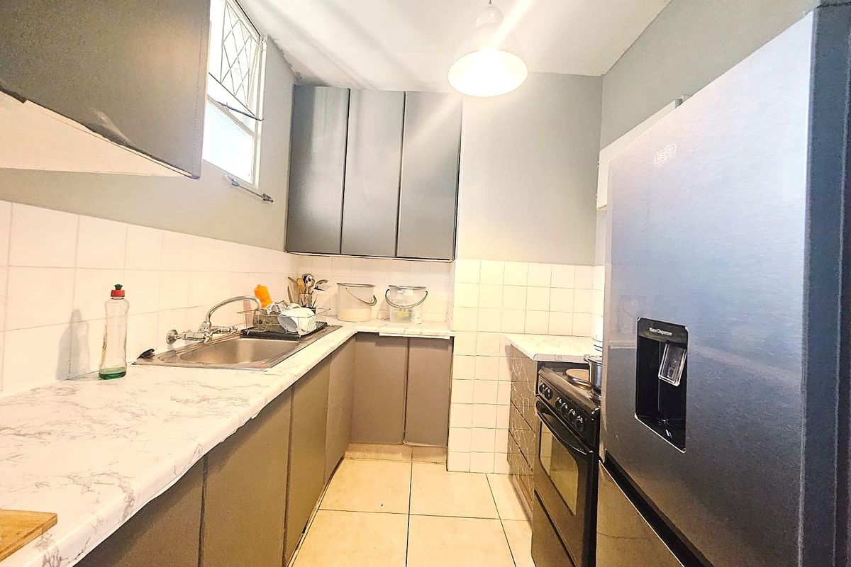 Apartment For Sale in Glenwood, Durban, KwaZulu-Natal - Photo 2