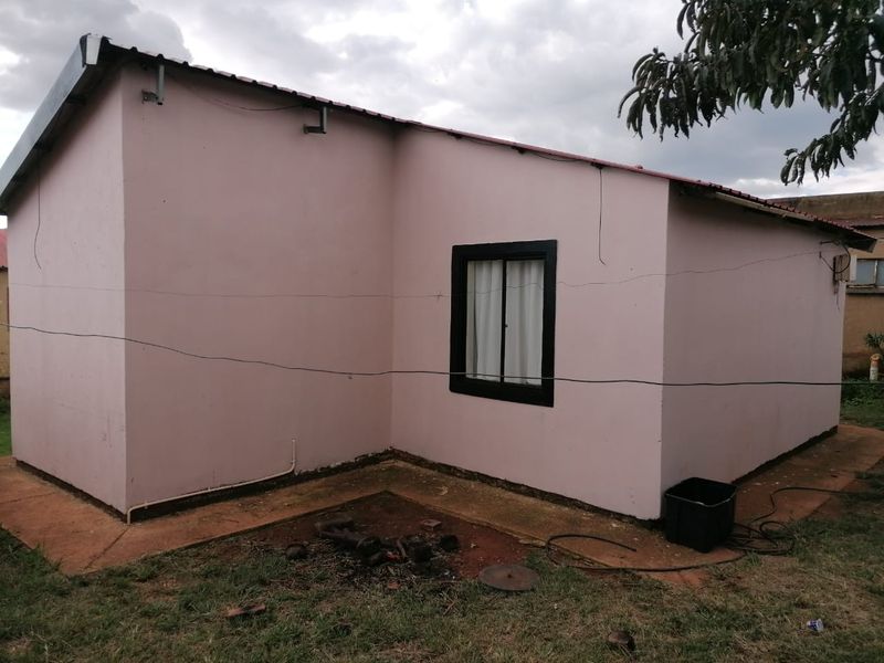 House For Sale in Kanana Park - Photo 2