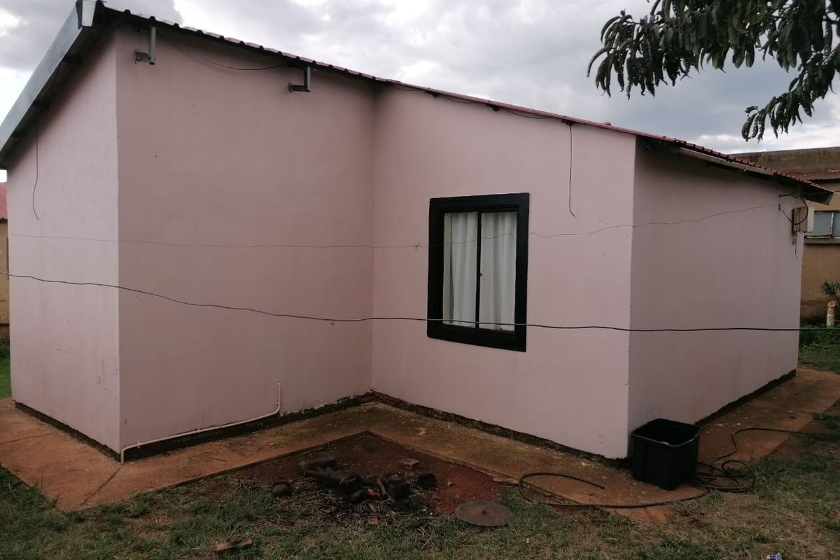 House For Sale in Kanana Park - Photo 2