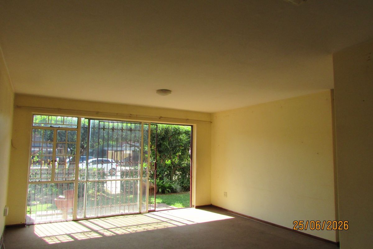 Townhouse For Sale in Erasmus, Bronkhorstspruit - Photo 2