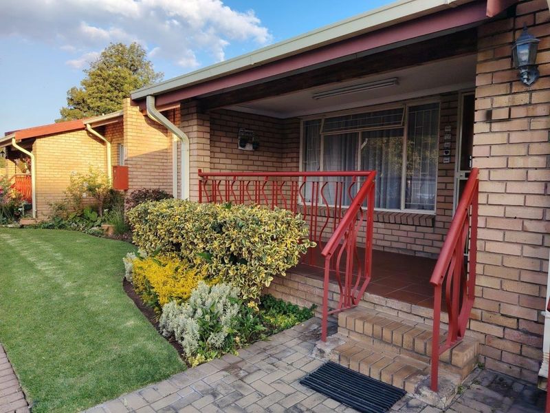 Retirement - Comfort, peace of mind, and easy living - all wrapped into one beautiful home - Photo 2