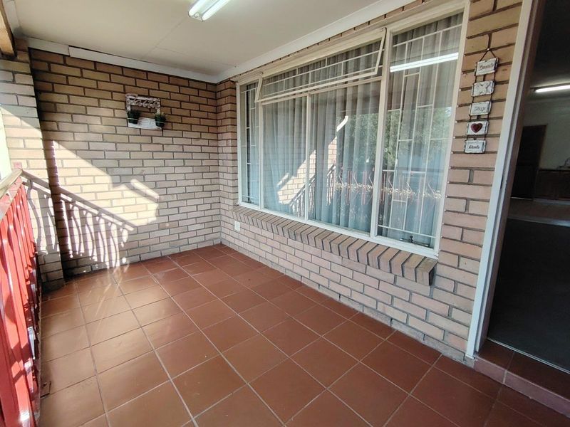 Retirement - Comfort, peace of mind, and easy living - all wrapped into one beautiful home - Photo 5
