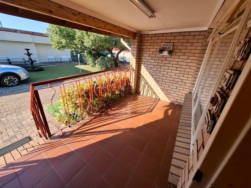 Retirement - Comfort, peace of mind, and easy living - all wrapped into one beautiful home - Photo 4