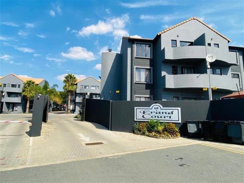 2 Bedroom ,1 Bathroom Apartment for Sale in Midrand - Photo 1
