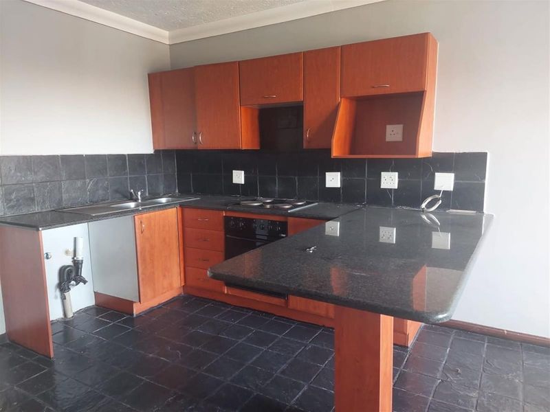 2 Bedroom ,1 Bathroom Apartment for Sale in Midrand - Photo 2