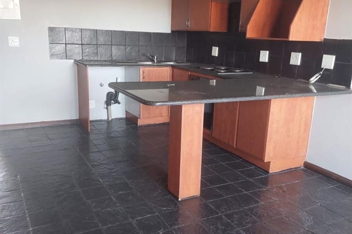 2 Bedroom ,1 Bathroom Apartment for Sale in Midrand - Photo 3